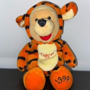 RETIRED . VINTAGE . 1999 Pooh dressed as Tigger.